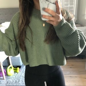 Women’s crop sweater in sage, small